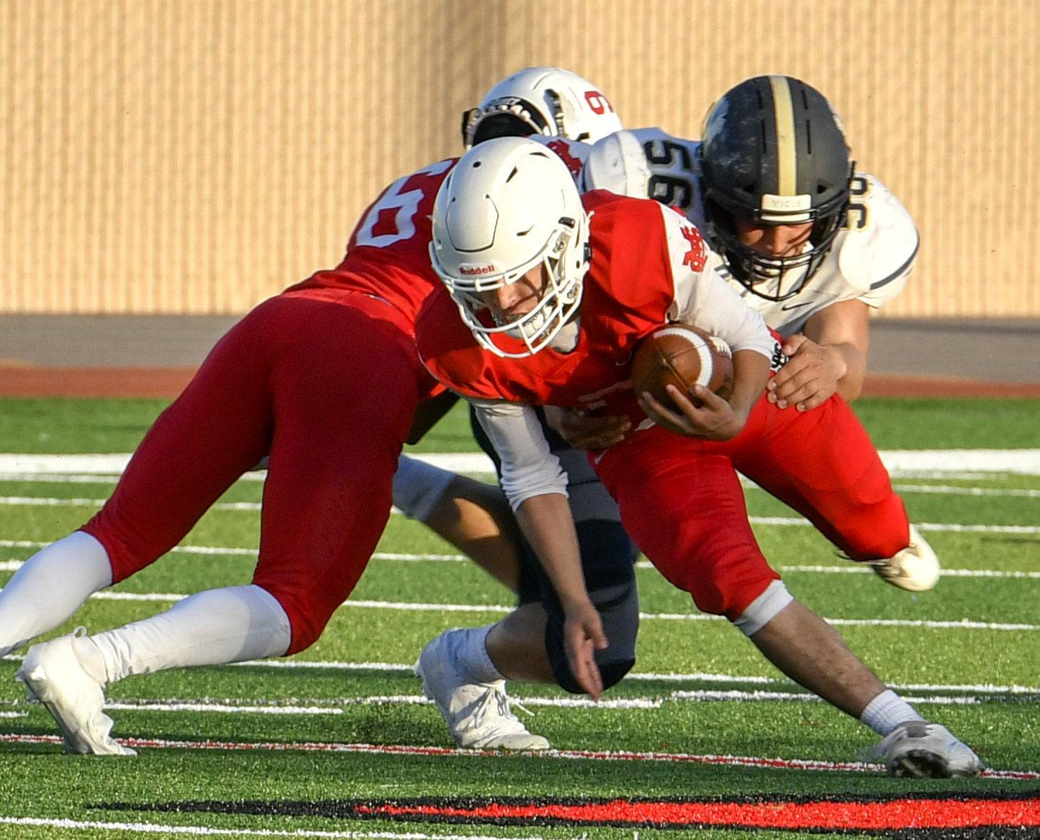 040921 MP SM football 07.JPG